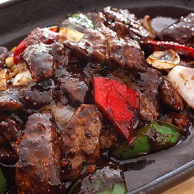 Meat dish with black pepper
