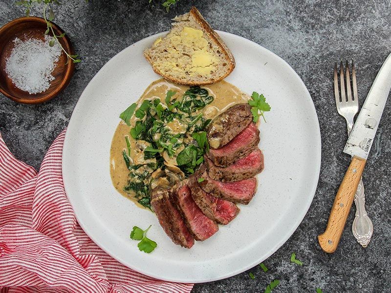 Beef Fillet With Spinach Sauce Platter