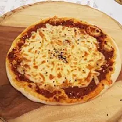 Fried mozzarella manakish