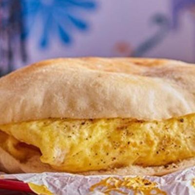 بطاطس مقلية مع بيض مقلي