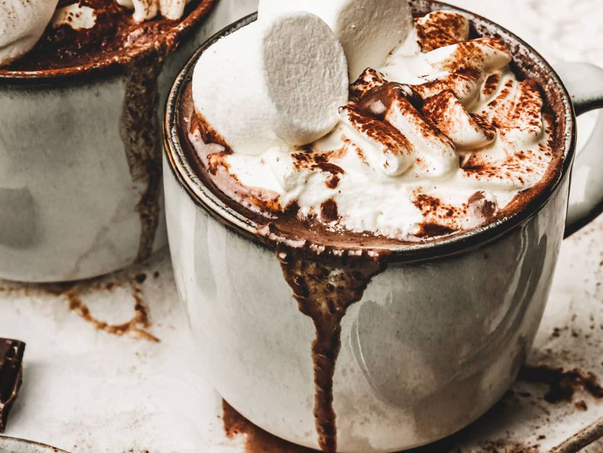 Large Cream And Marshmallow Hot Chocolate