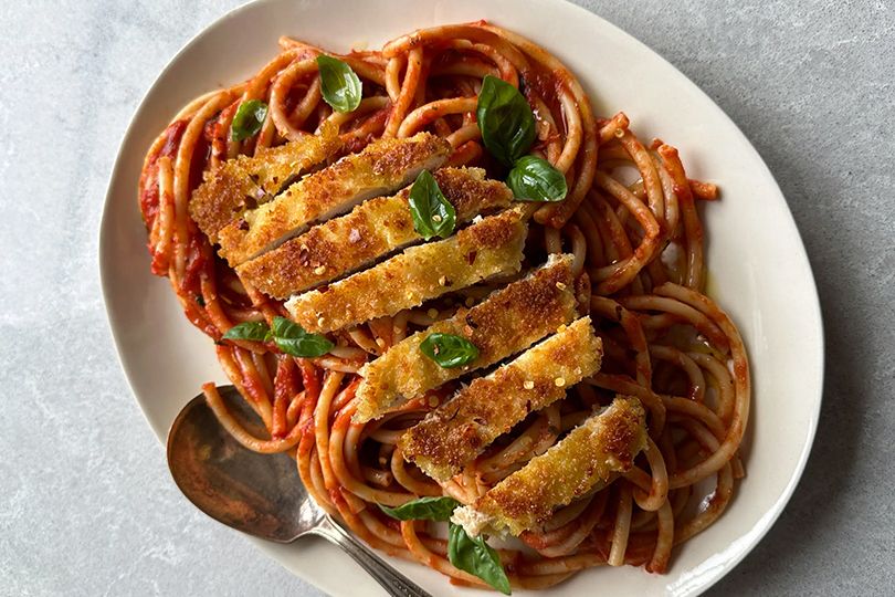 CRISPY CHICKEN WITH RED SAUCE PASTA