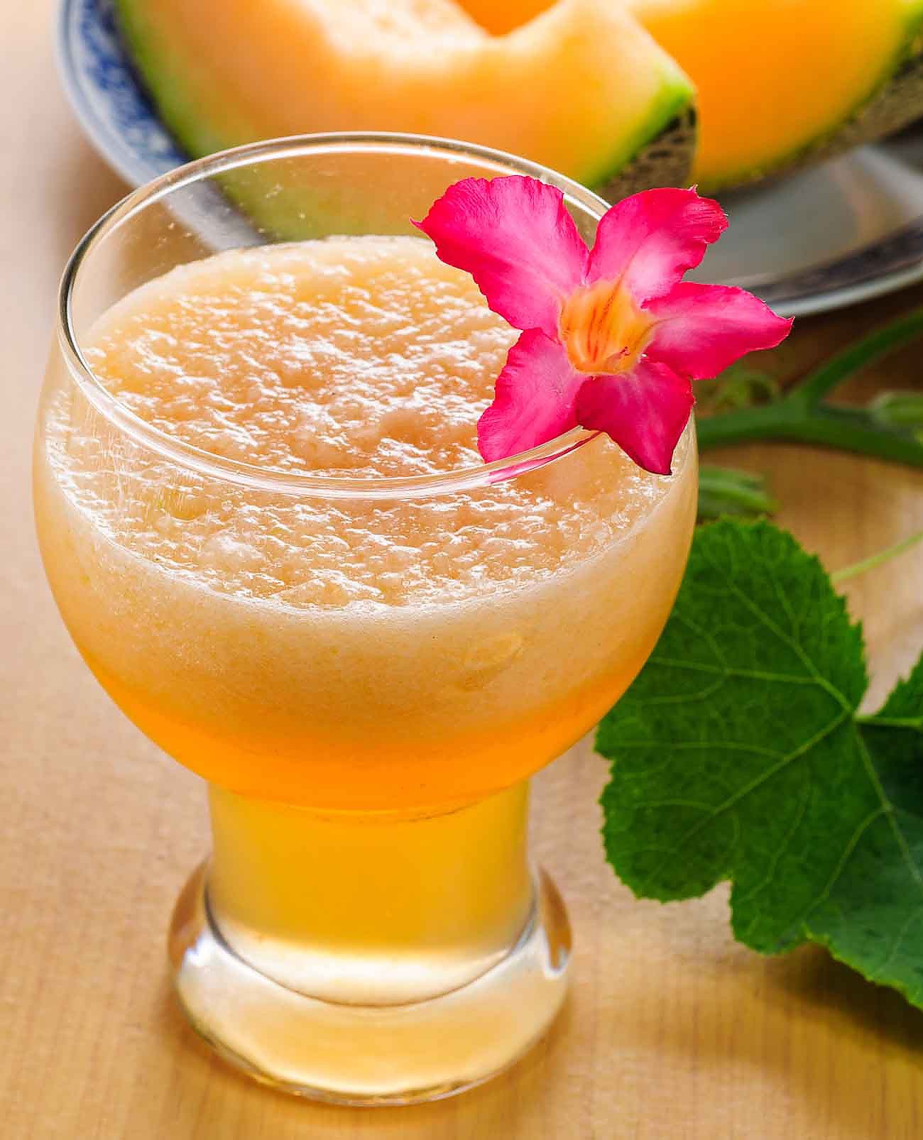 Fresh cantaloupe And mint juice