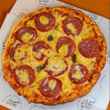 Salami pizza
