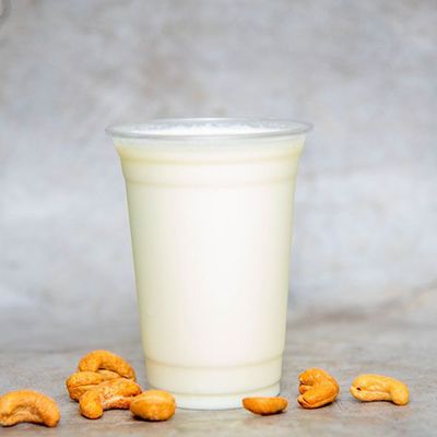 تمر مع قشطة وعسل
