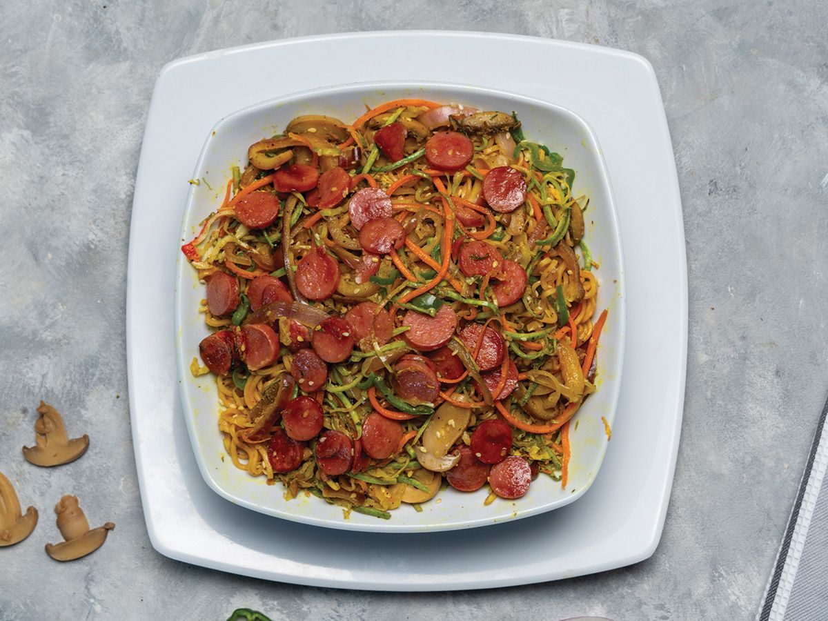 Fried noodles, sausage, mushrooms and vegetables