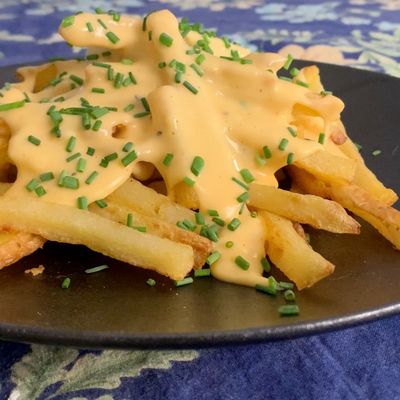 Mozzarella potatoes and cheddar sauce