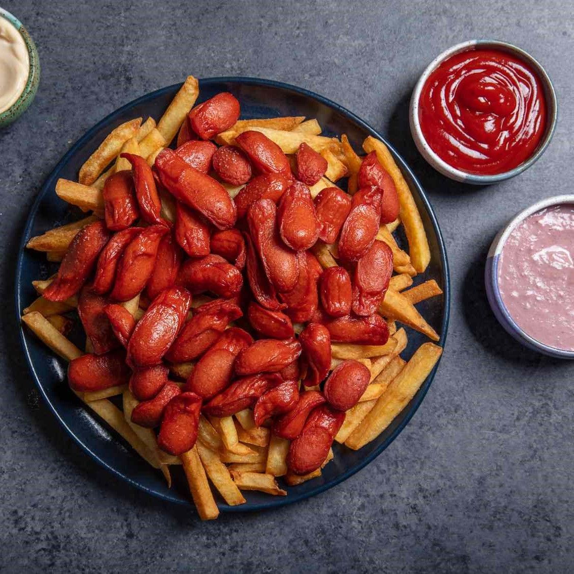 Chizoo Frizoo Fries With Cheese And Hot Dogs