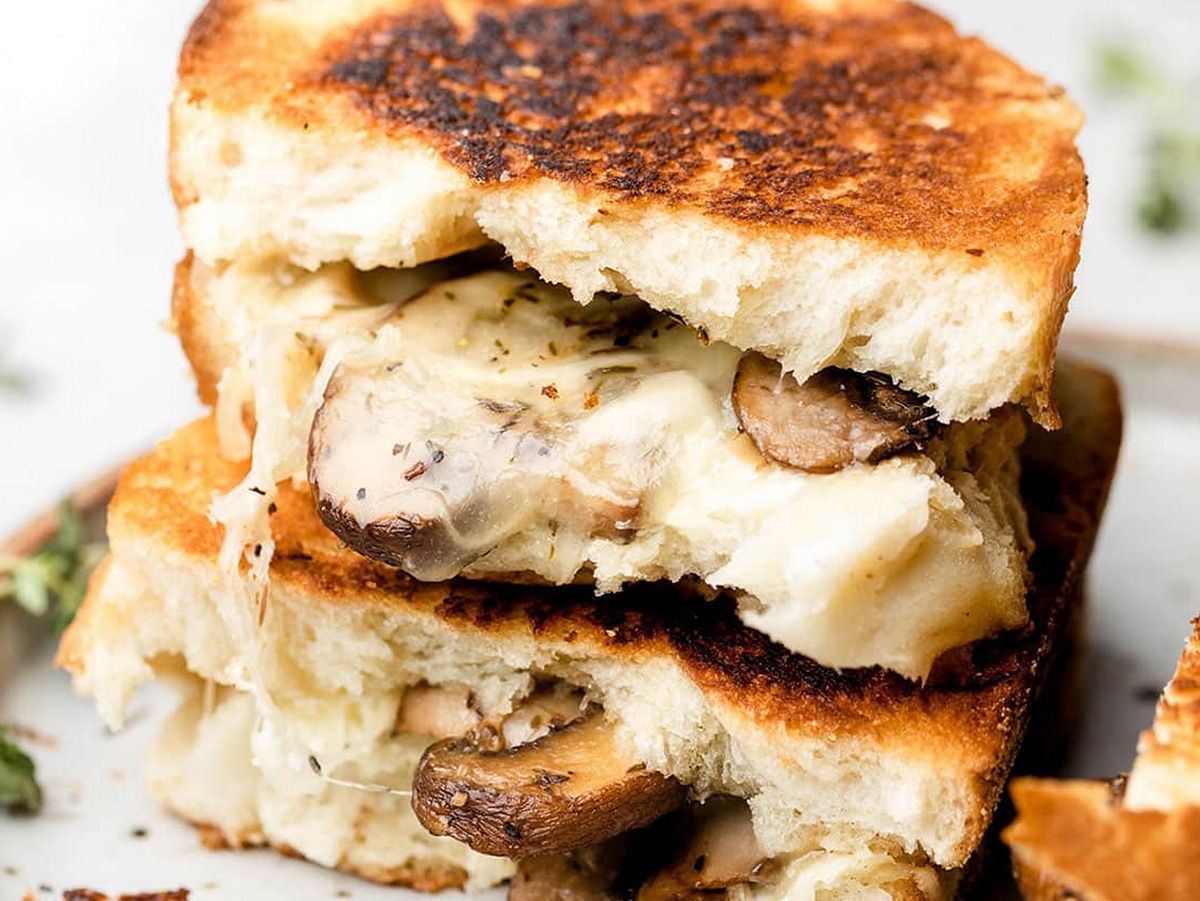 Cheese with thyme and olive oil sandwich
