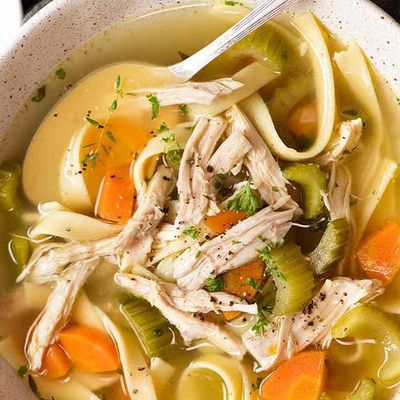 شوربة نودلز دجاج