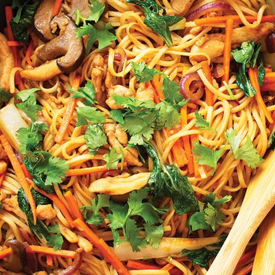 Chicken noodles with Chinese sauce