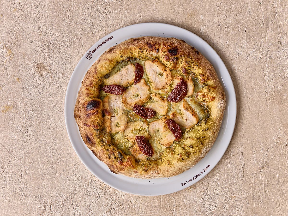 Chicken pesto pizza