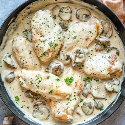طبق دجاج كريمة مشروم
