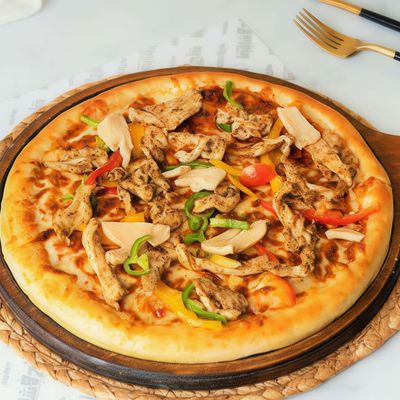 Chicken shawarma pizza