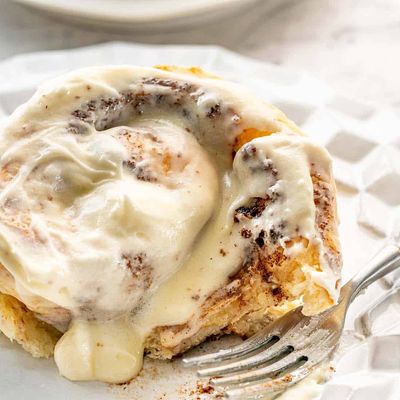 Cinnamon roll piece