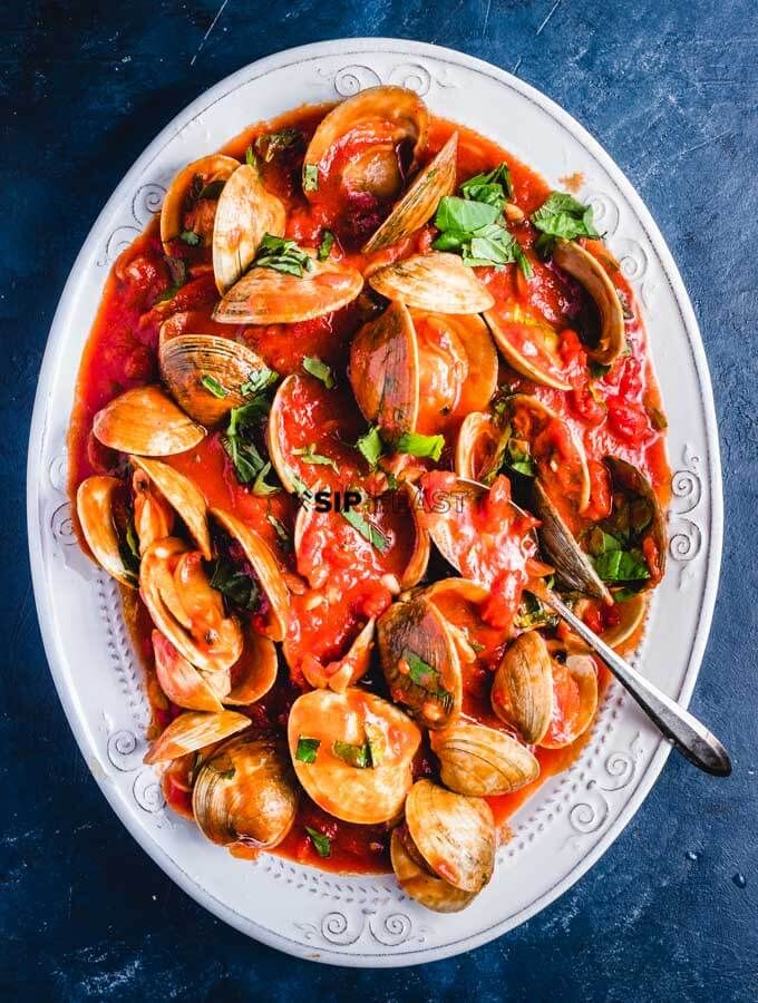 clams with Tomato sauce platter
