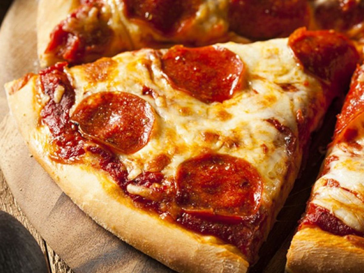 Smoked salami pizza