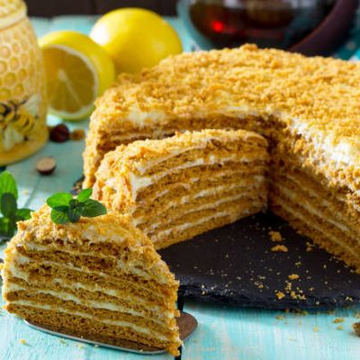 Qeshta With Honey Pie
