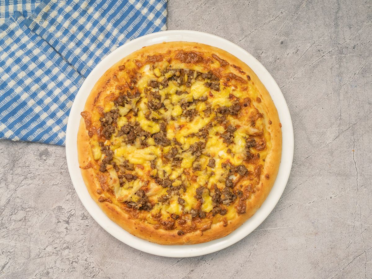 Sausage and meat Oriental pizza