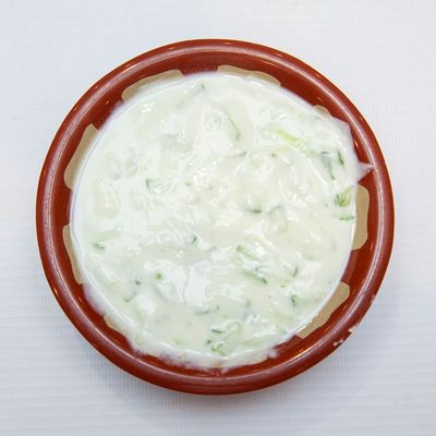 سلطة خيار بالزبادي