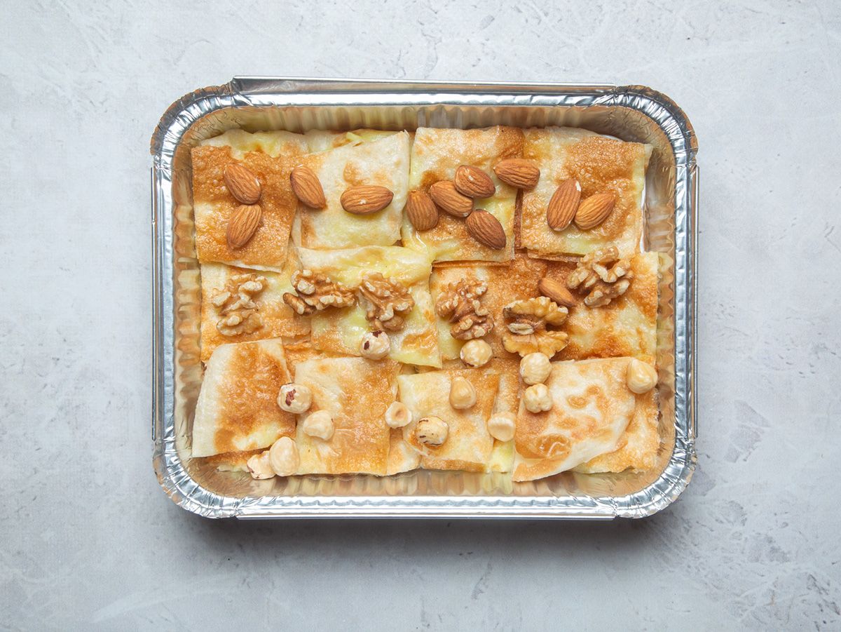 Custard with nuts feteera