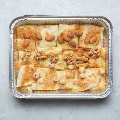 Custard with nuts feteera