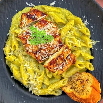 Creamy chicken Pesto Pasta