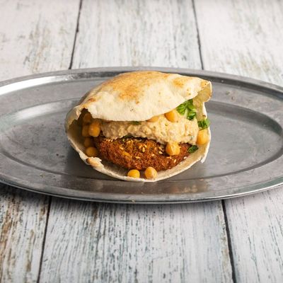 ساندويتش فلافل مع بابا غنوج