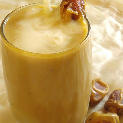 Dates With Milk Juice