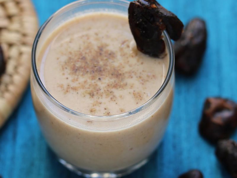 Dates With Milk Juice