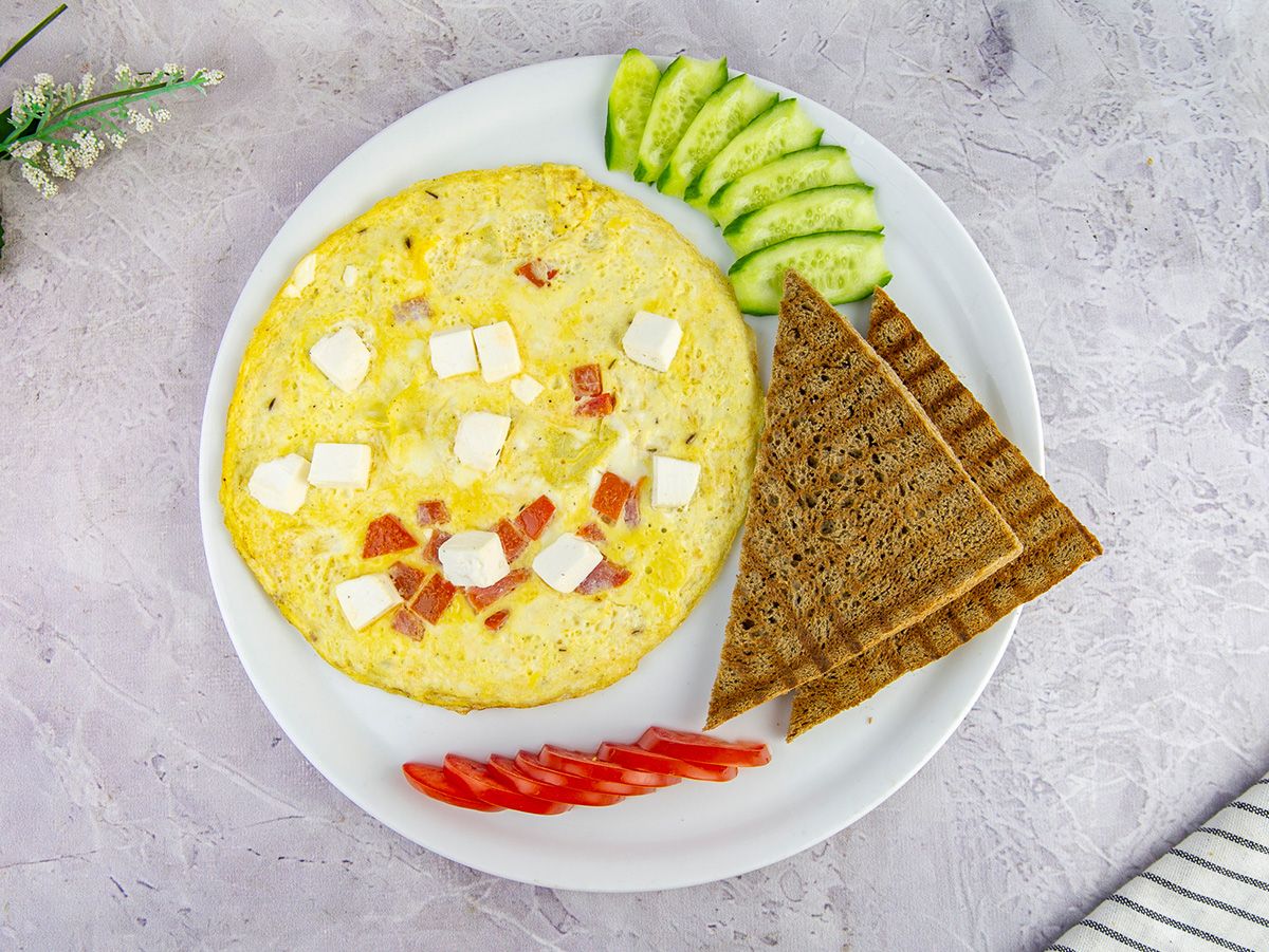 tomato and feta omelette
