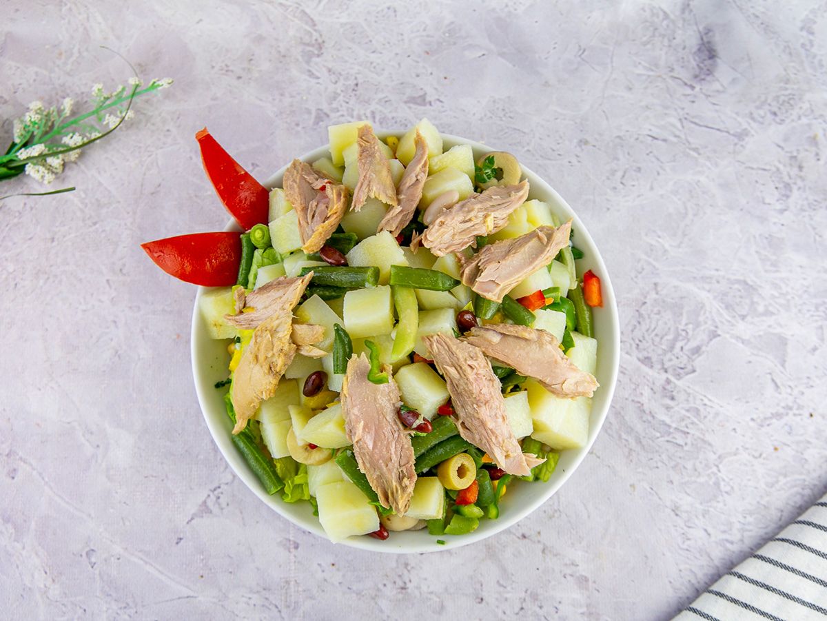 green bean with potato and tuna salad