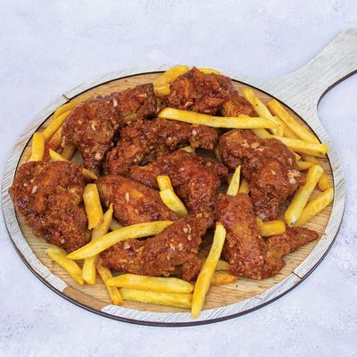 أجنحة صلصة بافلو 9 قطع مع بطاطس