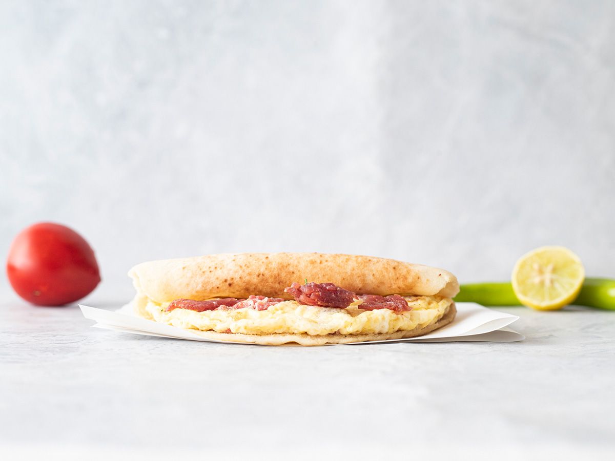 Egg sandwich with pastrami