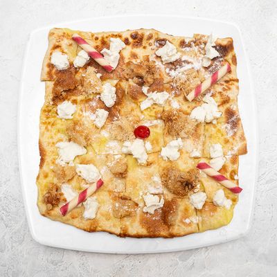 Basbousa With Qeshta Pie