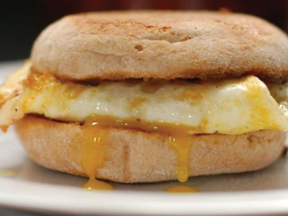 Egg on pane sandwich