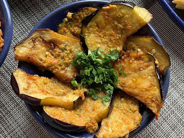 Fried Eggplant With Da'aa And Garlic
