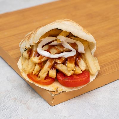 ساندويتش بطاطس بالكاتشب والمايونيز