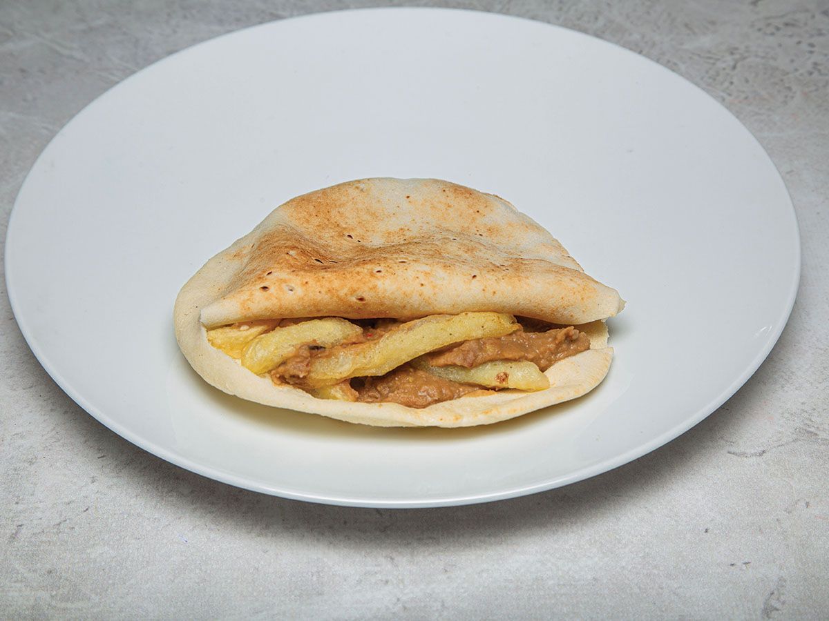 Foul sandwich with potatoes