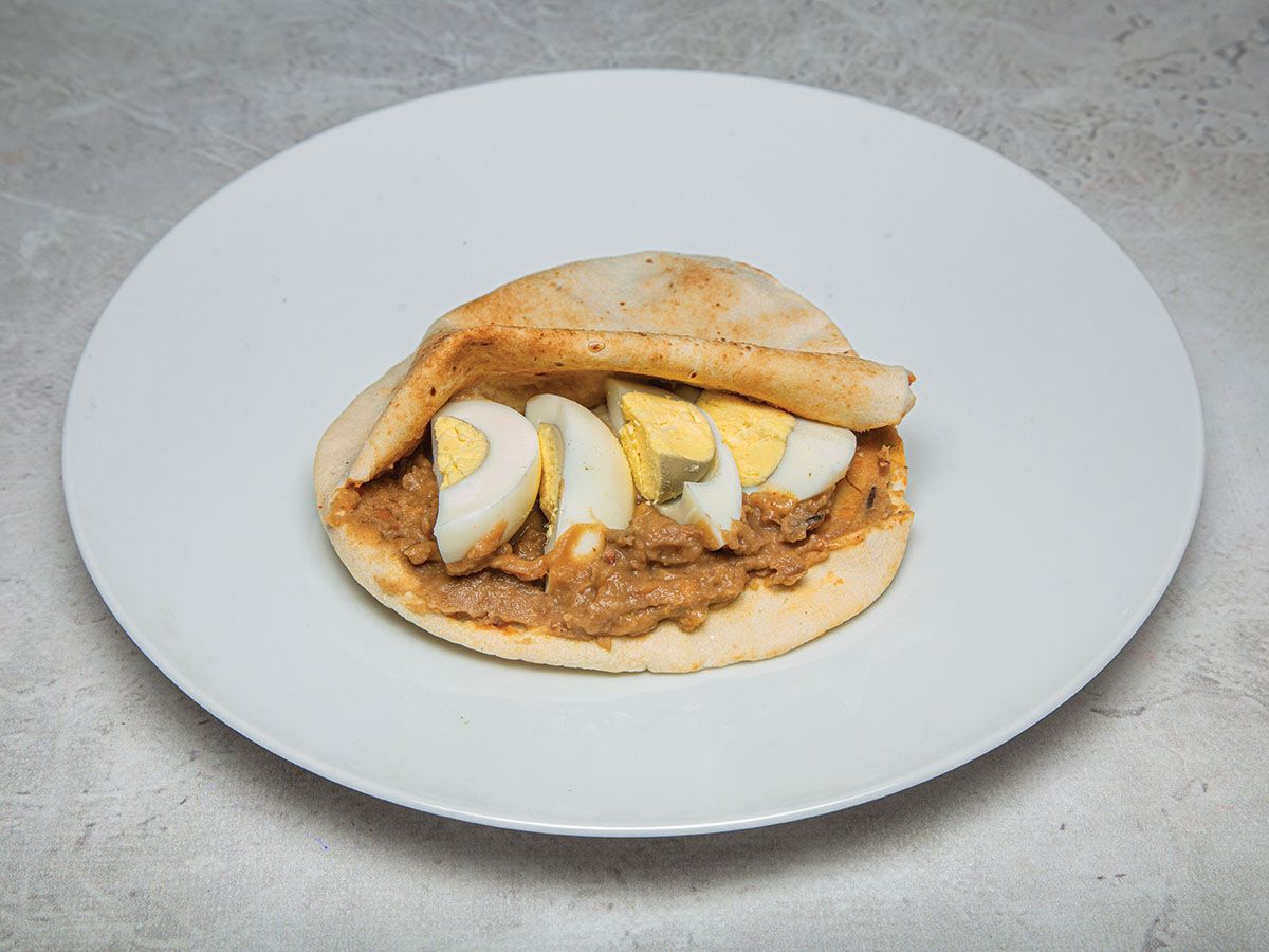 Foul sandwich with egg