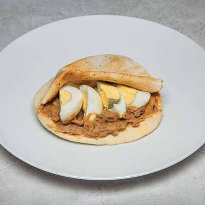 Foul sandwich with egg