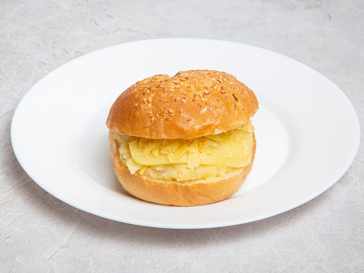 potatoes puree Butter and mix cheese bun or french Sandwich