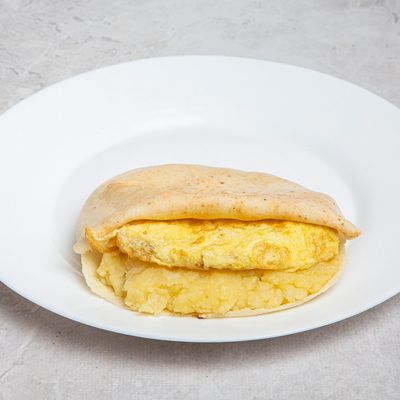 potatoes puree Butter and omelette shami or Baladii Sandwich