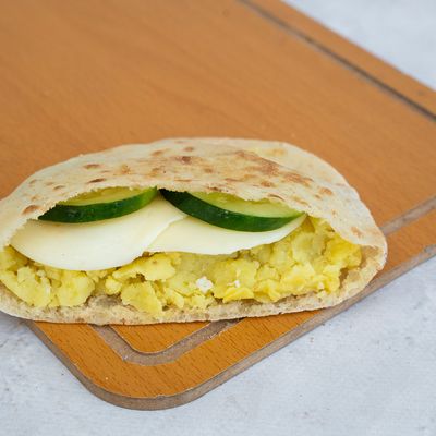 Cheddar mashed potatoes sandwich