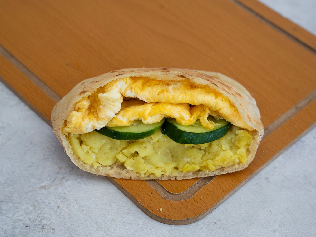 Omelette mashed potatoes sandwich