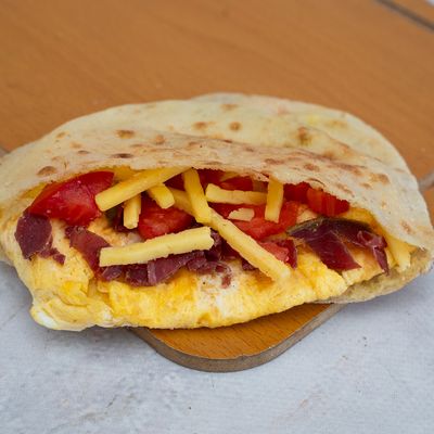 Omelette pizza sandwich