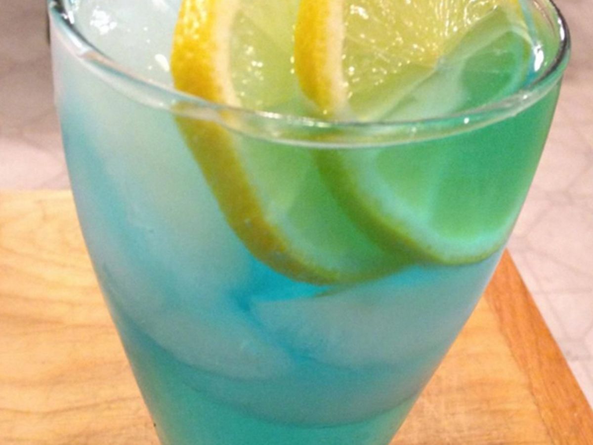 Lemon electric mocktail