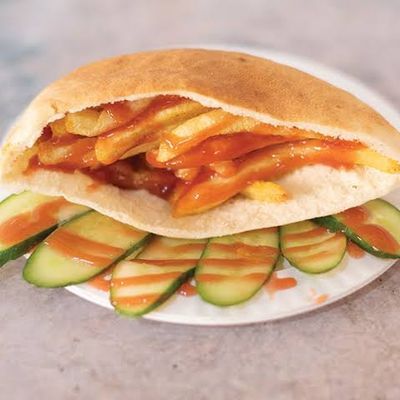 ساندويتش بطاطس مقلية مع كاتشب
