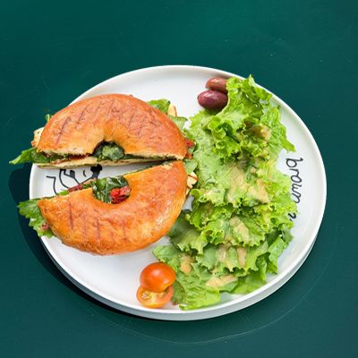 Halloumi Pesto Bagel