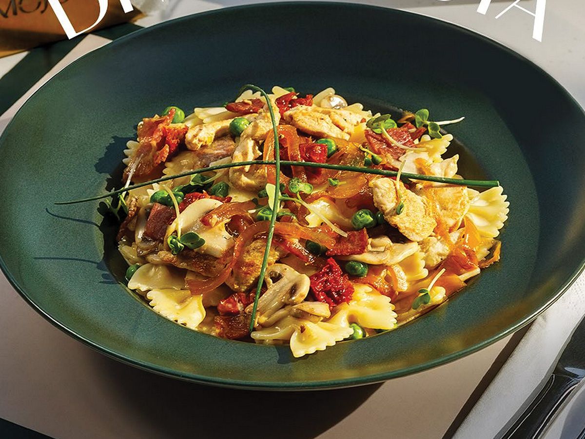 FARFALLE WITH CHICKEN AND ROASTED GARLIC